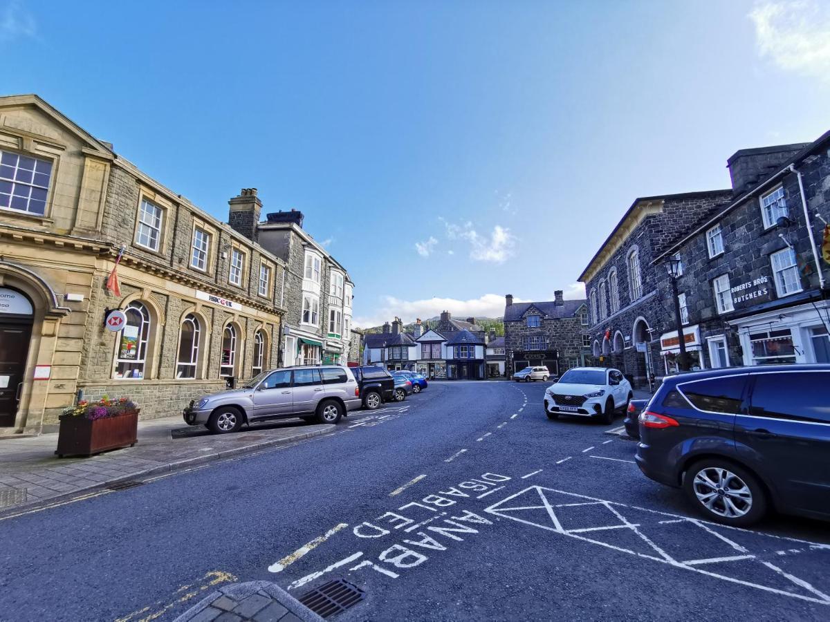 Eldon Row - Stylish Character Apartments - Central Location 1 & 2 Bed Available Dolgellau Buitenkant foto