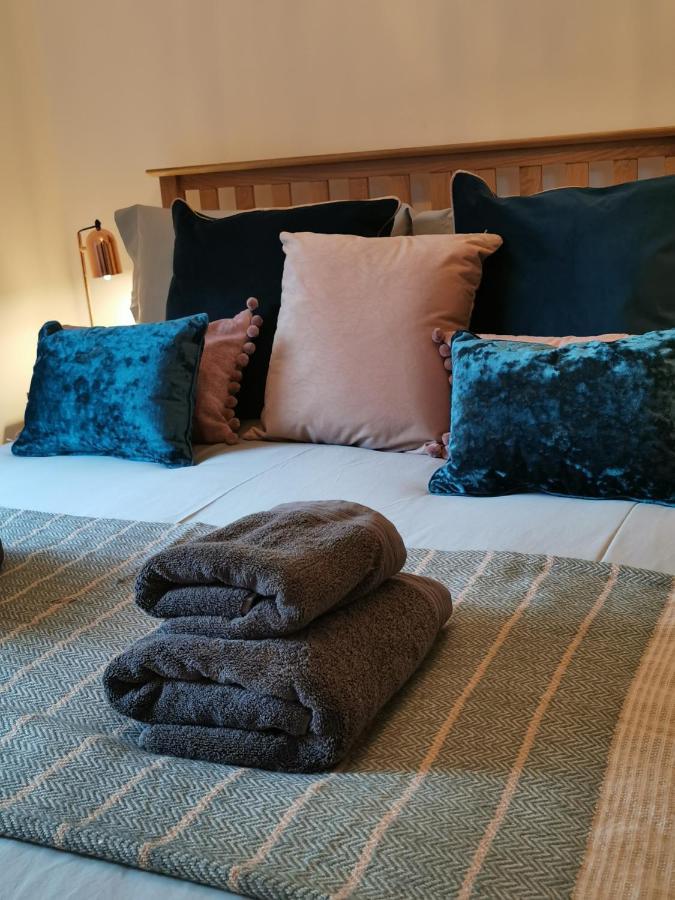 Eldon Row - Stylish Character Apartments - Central Location 1 & 2 Bed Available Dolgellau Buitenkant foto