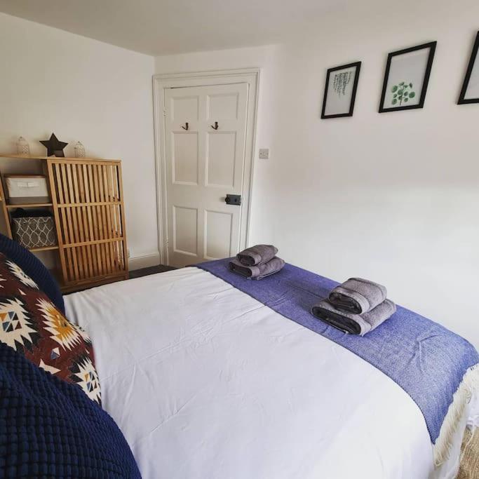 Eldon Row - Stylish Character Apartments - Central Location 1 & 2 Bed Available Dolgellau Buitenkant foto