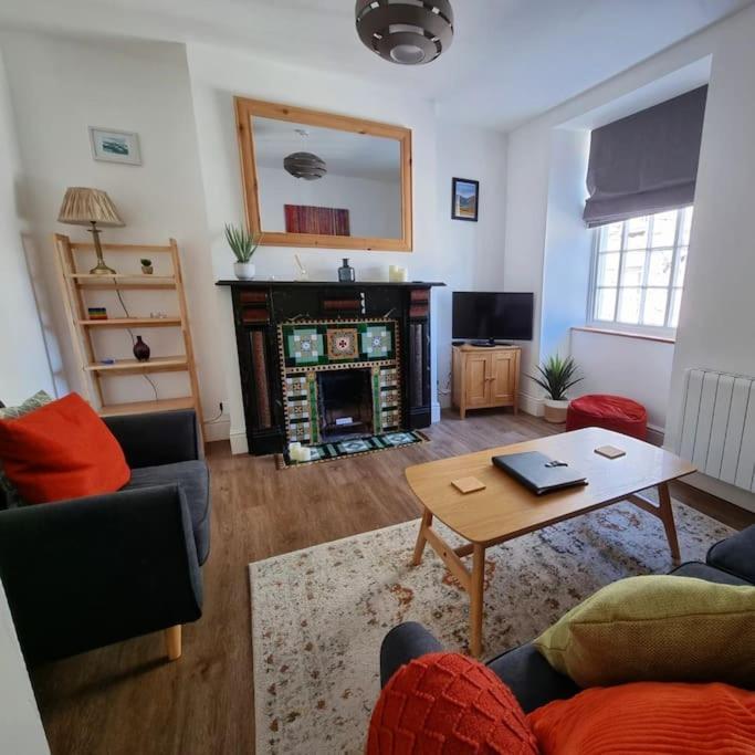 Eldon Row - Stylish Character Apartments - Central Location 1 & 2 Bed Available Dolgellau Buitenkant foto
