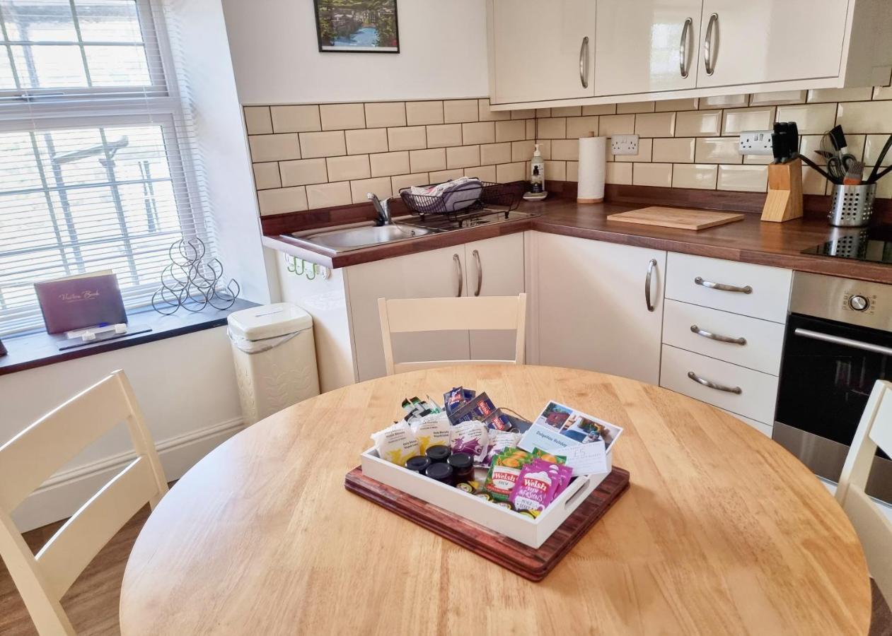 Eldon Row - Stylish Character Apartments - Central Location 1 & 2 Bed Available Dolgellau Buitenkant foto